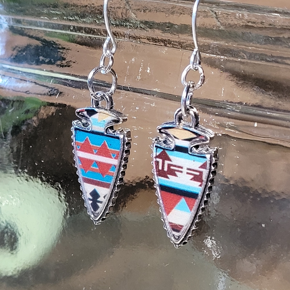 Western Arrowhead Earrings - Picture 2 of 4